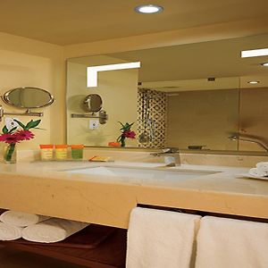 Deluxe Partial Ocean View King